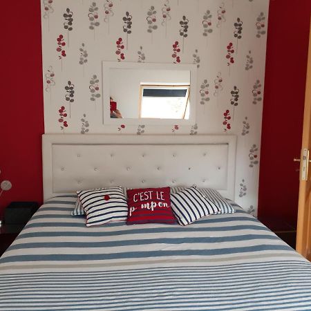 Chambre Au Nuit Etoile Et Jacuzzi Prive Bed & Breakfast Pleuven Luaran gambar