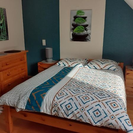 Chambre Au Nuit Etoile Et Jacuzzi Prive Bed & Breakfast Pleuven Luaran gambar