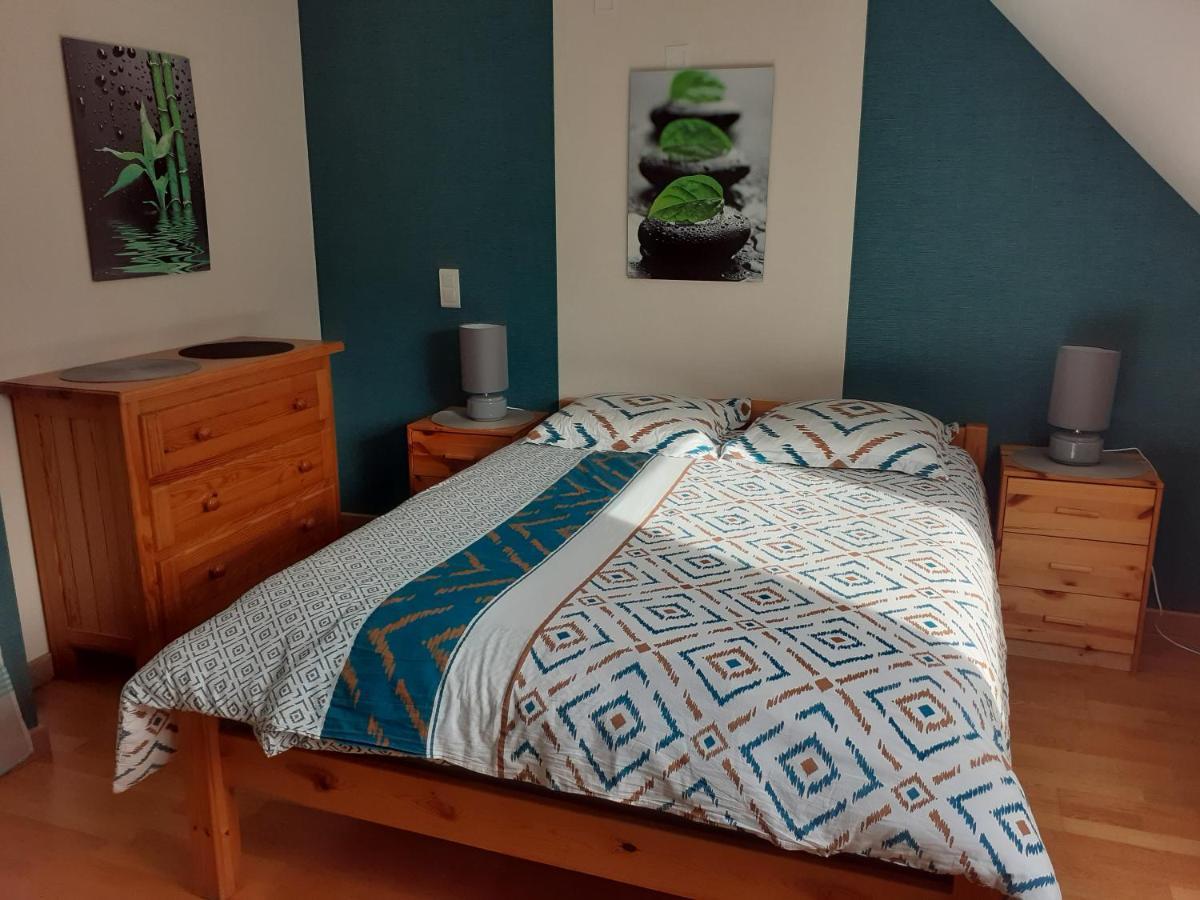 Chambre Au Nuit Etoile Et Jacuzzi Prive Bed & Breakfast Pleuven Luaran gambar