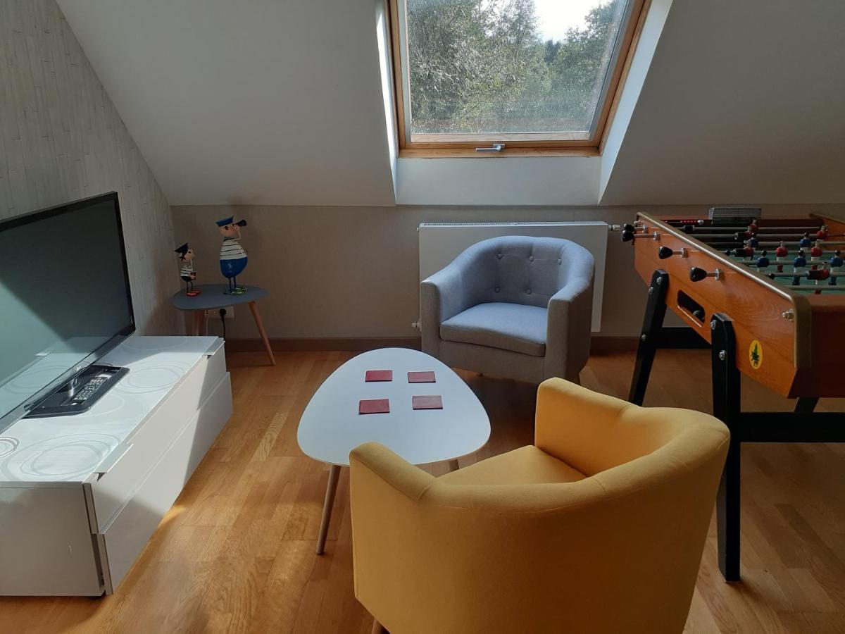 Chambre Au Nuit Etoile Et Jacuzzi Prive Bed & Breakfast Pleuven Luaran gambar